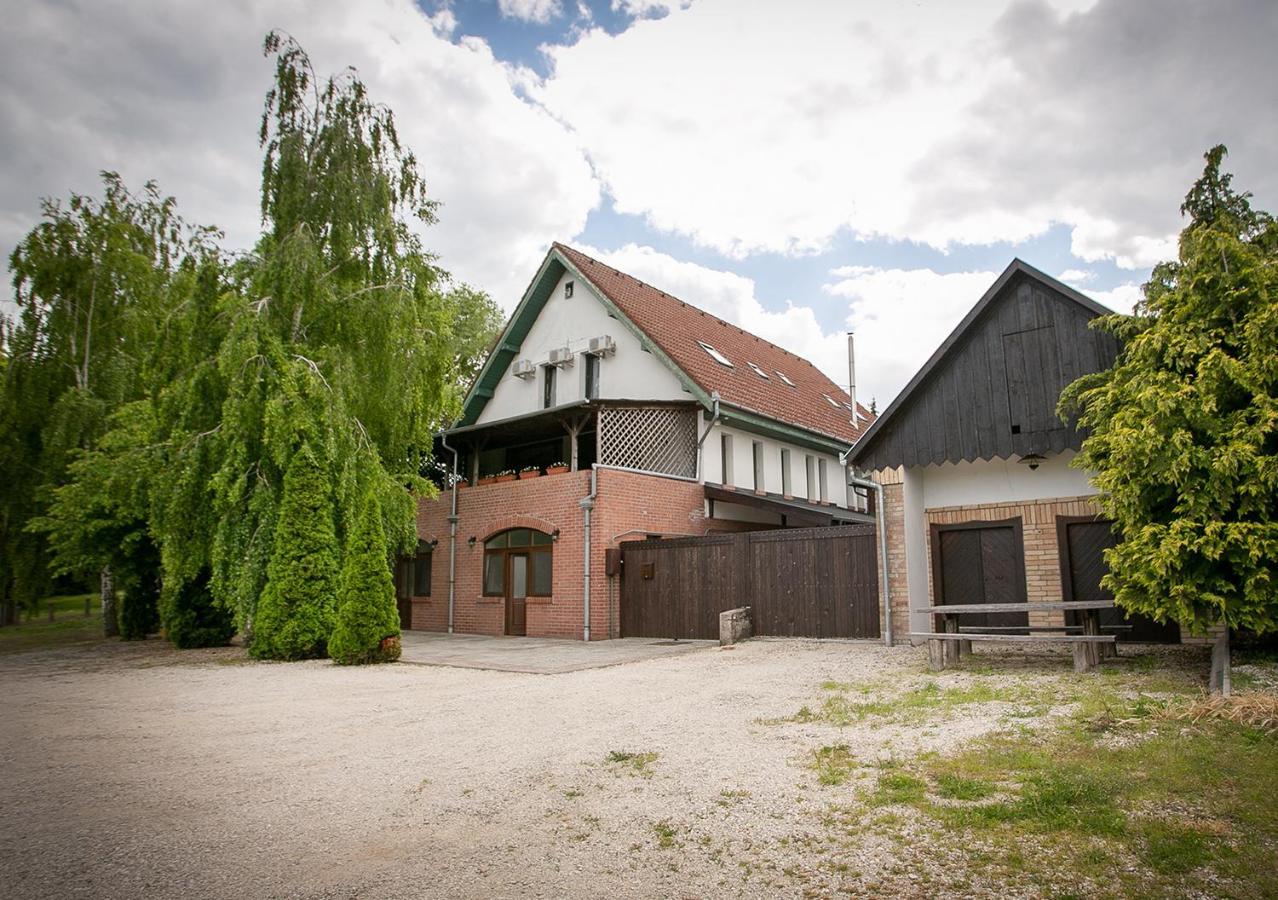 Forras Vendeghaz Villa Dunaegyhaza Bagian luar foto